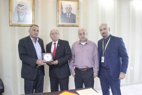 البنك الإسلامي الفلسطيني يدعم بلدية حلحول