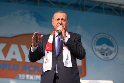 أردوغان يحث الأتراك على شرب الشاي بدل السجائر الالكترونية
