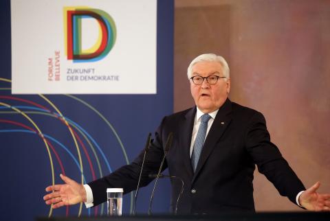 الرئيس الألماني يدعو إلى وضع قواعد لمنصات الإنترنت