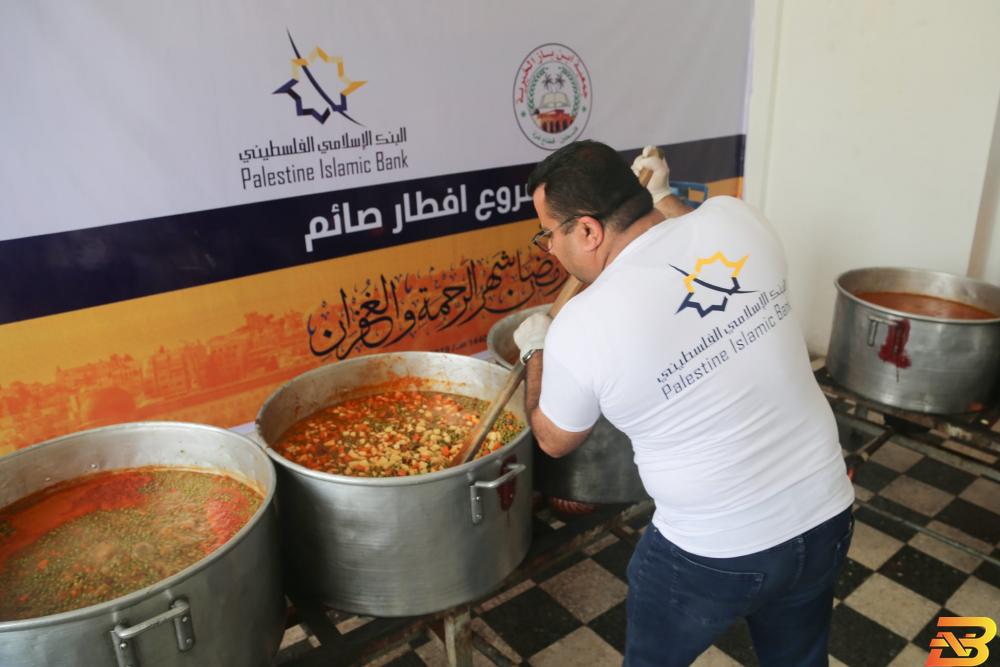 البنك الإسلامي الفلسطيني يواصل مشروع ’إفطار صائم’ في قطاع غزة