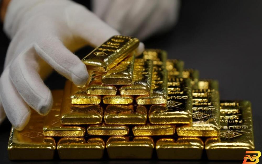 الذهب يبلغ ذروة أسبوع مع تراجع الدولار