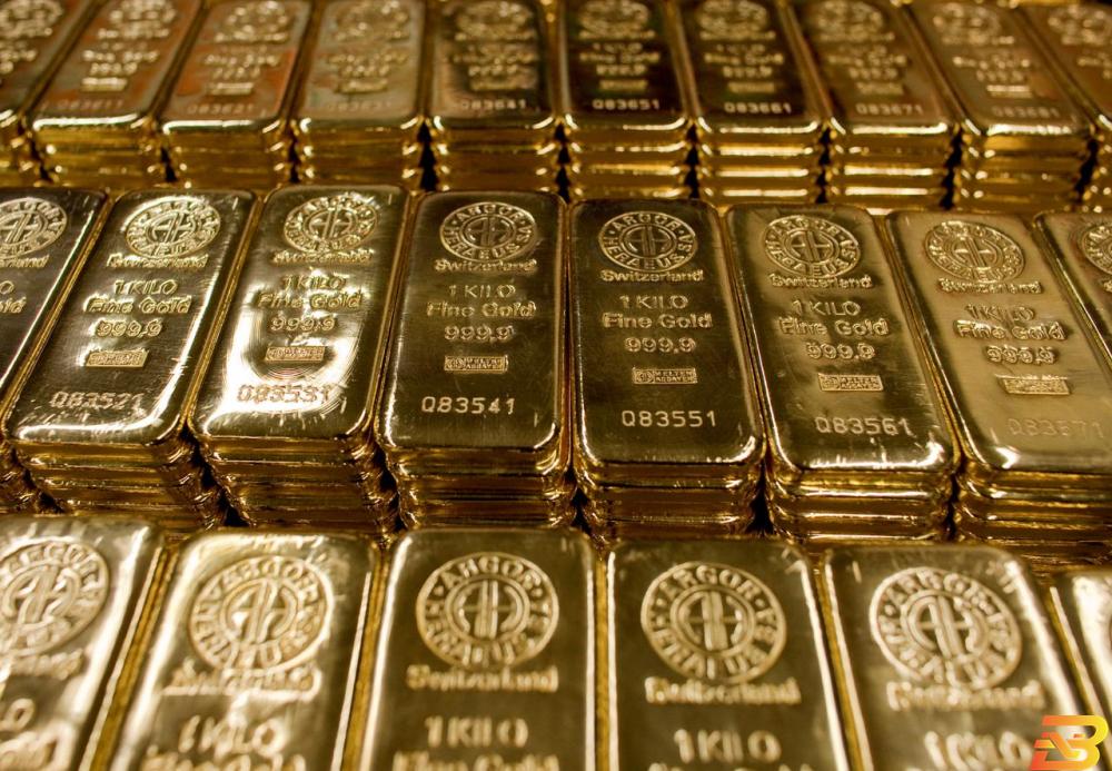 الذهب يبلغ مستوى قياسيا في ظل هبوط الدولار