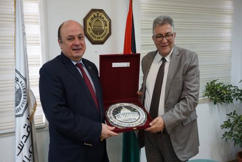 جانب من اللقاء بالصور، أبوكشك يبحث مع محافظ سلطة النقد سبل تعزيز التعاون المشترك
