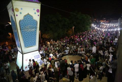 جانب من إضاءة الفانوس برعاية البنك الإسلامي العربي-إضاءة أكبر فانوس رمضاني بفلسطين