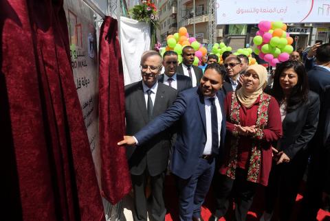 جانب من الحفل-تصوير معن خليفة رئيس الوزراء يضع حجر الأساس للمركز التجاري ’سنترو مول’ في رام الله