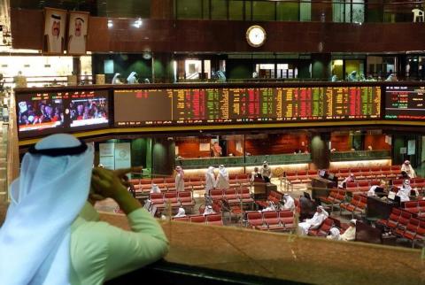 بورصة الكويت تنخفض قبل الانضمام لفوتسي وتباين بقية أسواق الشرق الأوسط