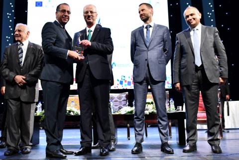 جانب من تكريم بنك القدس بنك القدس يدعم المنتدى الوطني للإبداع والريادة