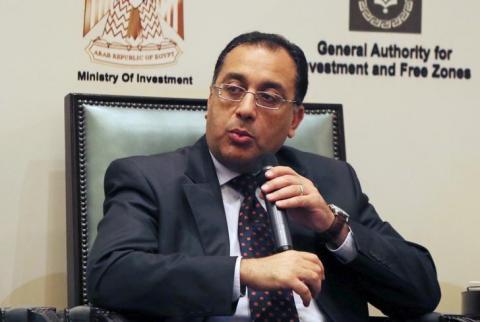 رئيس الوزراء المصري يعمل على تقليص موظفي القطاع العام 