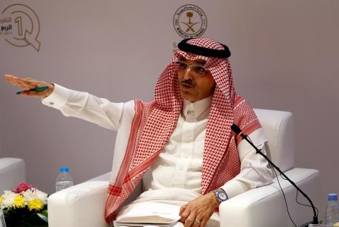 وزير المالية السعودي محمد الجدعان - صورة من أرشيف رويترز. وزير المالية: السعودية ستكون مرنة بشأن عجز الميزانية بينما تنفق على النمو