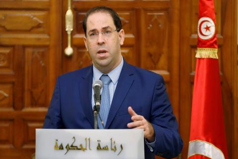 رئيس الوزراء التونسي يوسف الشاهد - صورة من أرشيف رويترز. رئيس وزراء تونس يعلن تعديلا حكوميا لضخ دماء جديدة وسط أزمة اقتصادية