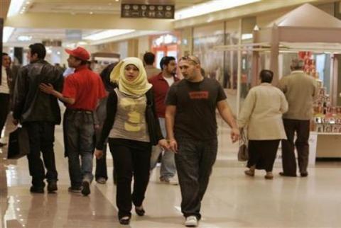 مجموعة اللولو الإماراتية تتفق على إنشاء 4 مراكز تسوق في مصر 