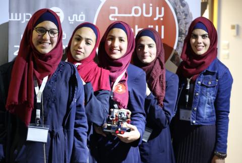 مؤسسة فيصل الحسيني تنظم مسابقات تطبيقات الروبوت 