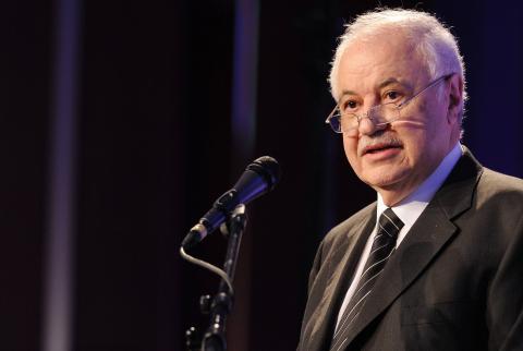 الاقتصادي الاردني العين الدكتور طلال ابو غزالة ابو غزالة يدعو للاستعداد لأزمة اقتصادية عالمية بحلول 2020