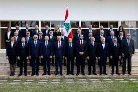 صورة جماعية للحكومة اللبنانية التقطت يوم الثاني من فبراير شباط 2019. صورة لرويترز البنك الدولي: الإصلاحات الاقتصادية في لبنان لا ترتقي للمستوى المرتقب