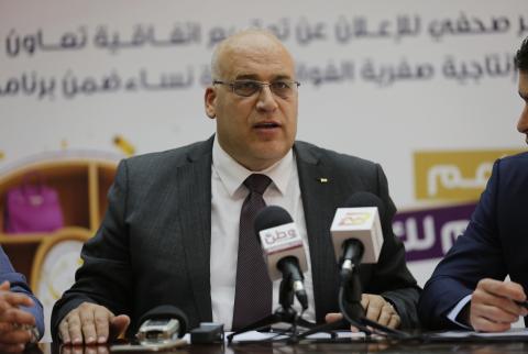 وزير العمل يحذّر من ’مخاطر جسيمة’ للأزمة المالية الفلسطينية