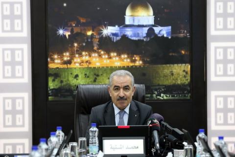 رئيس الوزراء محمد اشتية يلقي كلمته في مستهل جلسة الحكومة يوم الاثنين 24 حزيران 2019 اشتية: الوضع المالي صعب لكن لن نستسلم