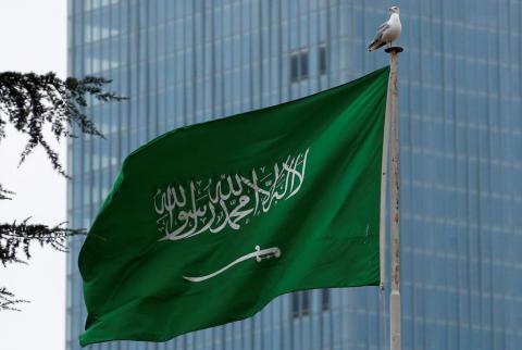 علم السعودية في صورة من أرشيف رويترز الاتحاد الأوروبي يبحث إدراج السعودية بقائمة رمادية لغسل الأموال