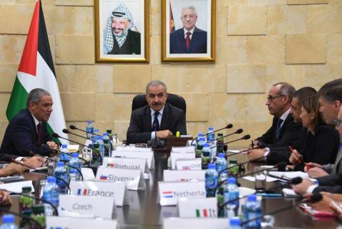 جانب من الاجتماع ما هي الحلول التي وضعتها الحكومة لمواجهة الأزمة المالية؟