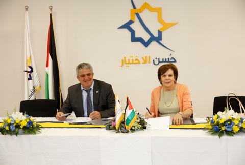 ’الإسلامي الفلسطيني’ يوقع اتفاقية مع ’التعاون’ لإنشاء غرف صفية في القدس