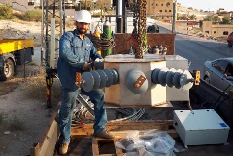 شركة كهرباء القدس تقوم بأعمال الصيانة على الشبكات الكهربائية في محافظة أريحا