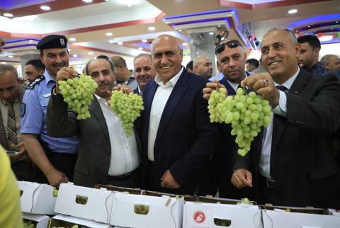 جانب من افتتاح المهرجان-تصوير وفا افتتاح مهرجان العنب والمنتجات النسوية في محافظة جنين