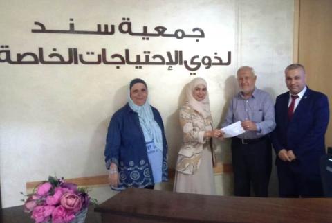 جانب من تسليم الدعم البنك الإسلامي الفلسطيني يدعم جمعية سند لذوي الاحتياجات الخاصة