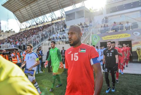 جانب من لقاء فلسطين وأوزبكستان في الجولة الأولى من التصفيات ’جوال’ تستعد للمباراة المرتقبة بين فلسطين والسعودية