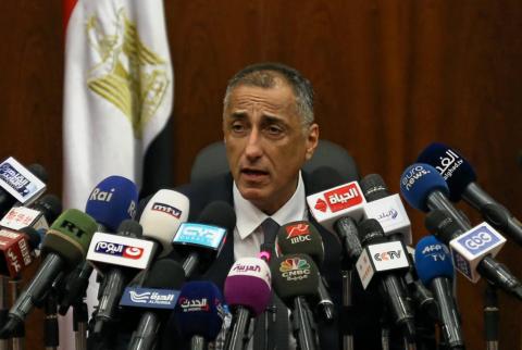 محافظ البنك المركزي المصري طارق عامر - صورة من أرشيف رويترز. التجديد لمحافظ المركزي المصري لفترة ثانية 4 سنوات