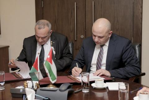 جانب من توقيع مذكرة التعاون مذكرة تعاون بين فلسطين والأردن في مجال الاقتصاد الرقمي