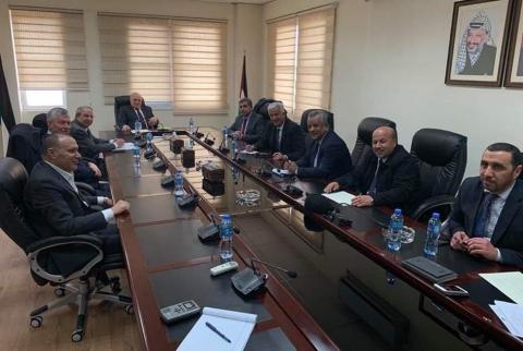 لقاء وزير المالية شكري بشارة مع ممثلي المجلس التنسيقي للقطاع الخاص ممثلون عن القطاع الخاص يطالبون الحكومة بخطة مالية لمساعدتهم