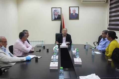 جانب من الاجتماع وزير الاقتصاد يؤكد على الدور الوطني للقطاع الخاص في بناء الدولة