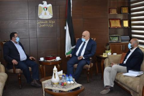 جانب من الاجتماع وزارة العمل تبحث أفق التعاون مع منظمة ’اليونيدو’