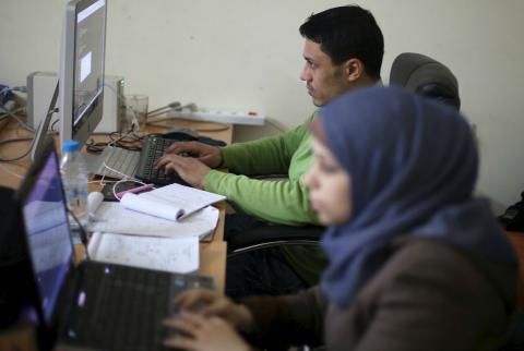 إغلاق كورونا يغيّر عادات التسوّق في غزة