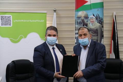 جانب من توقيع الاتفاقية شركة Jawwal Pay توقّع اتفاقيتي تعاون مع بلدية الخليل وكهرباء الخليل