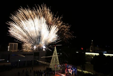 كهرباء القدس تساهم في إضاءة شجرة الميلاد وتزيين شوارع بيت لحم 