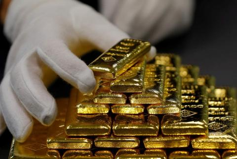 الذهب يصعد 0.2 % بدعم نزول الدولار وآمال التحفيز