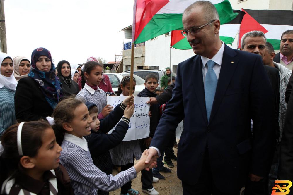 من الآن فصاعدًا-بإمكان المرأة الفلسطينية فتح حساب بنكي لأطفالها