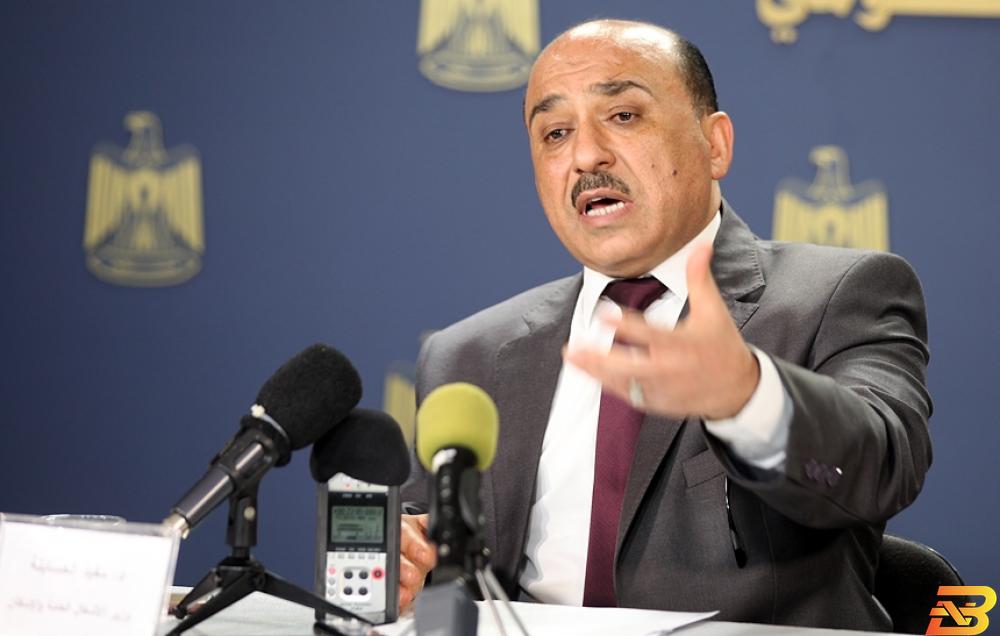 وزير الأشغال العامة والاسكان د . مفيد الحساينة الأشغال تُنفذ 8 مشاريع للبنية التحتية في الخليل وبيت لحم