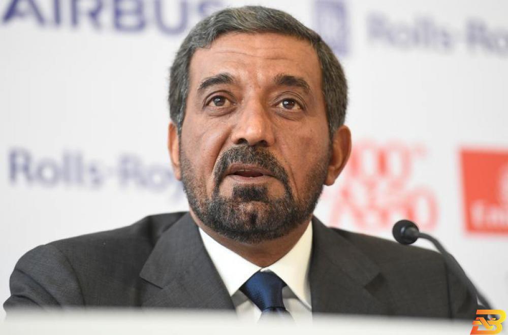 الشيخ أحمد بن سعيد آل مكتوم الرئيس الأعلى الرئيس التنفيذي لطيران الإمارات والمجموعة في هامبورج في صورة من أرشيف رويترز. طيران الإمارات تحذر من 6 أشهر مقبلة صعبة مع تراجع الأرباح