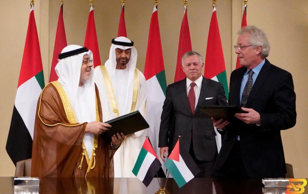 جانب من توقيع الاتفاقية صندوق خليفة يموّل مشاريع بالأردن بقيمة 100 مليون دولار