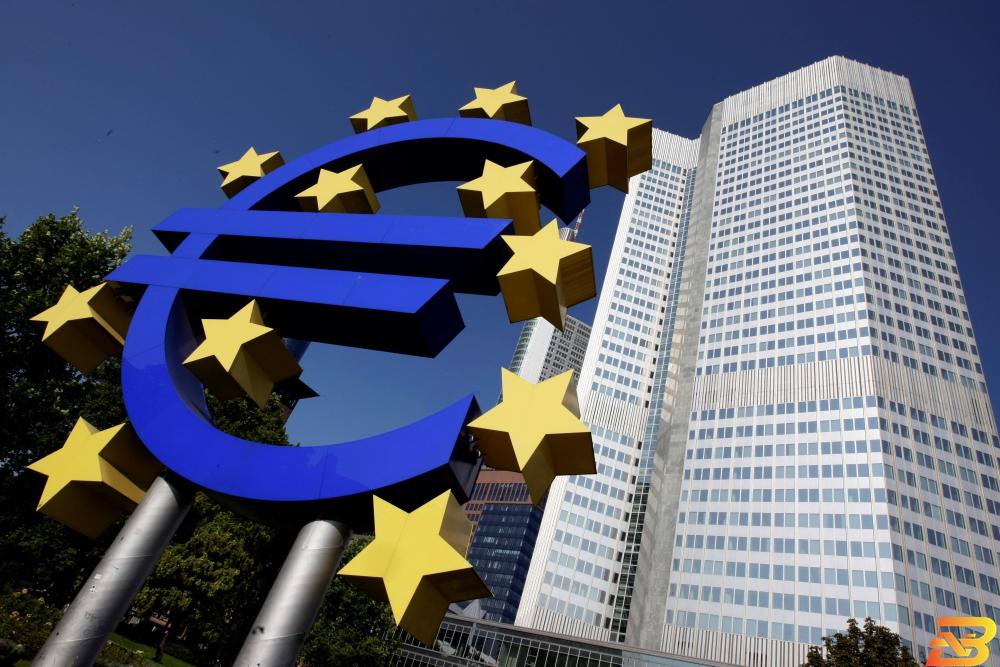 المركزي الأوروبي يبقي على سياسته النقدية لكن قد يقر بضعف النمو