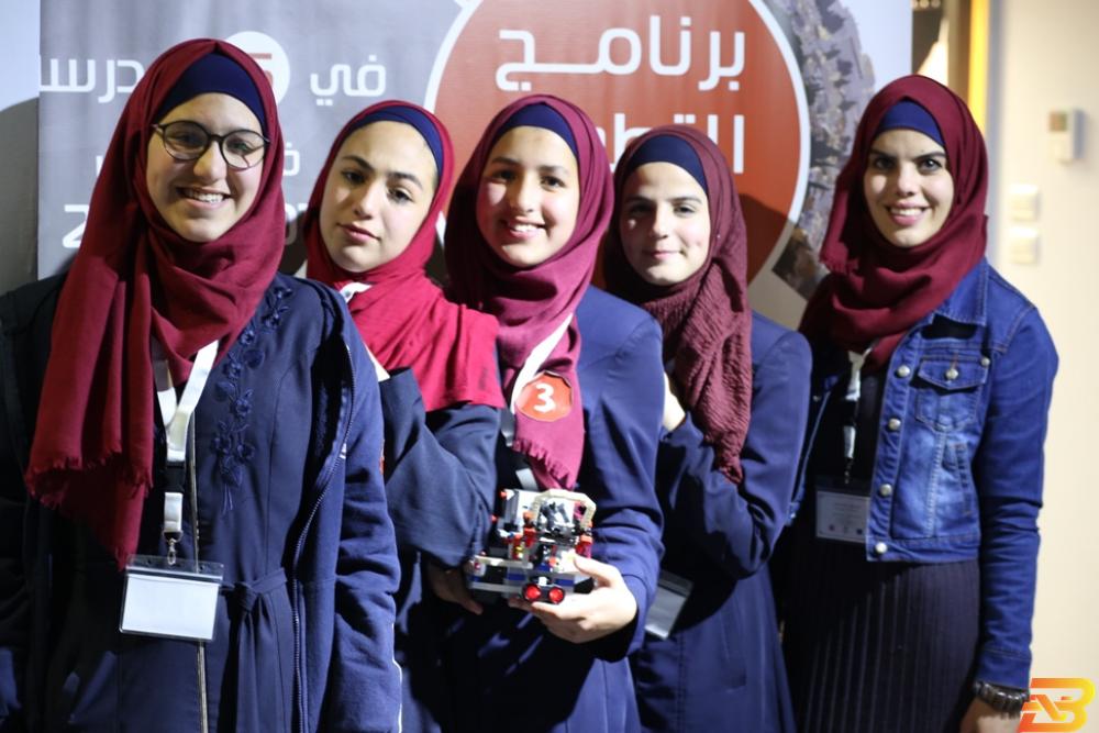 مؤسسة فيصل الحسيني تنظم مسابقات تطبيقات الروبوت 