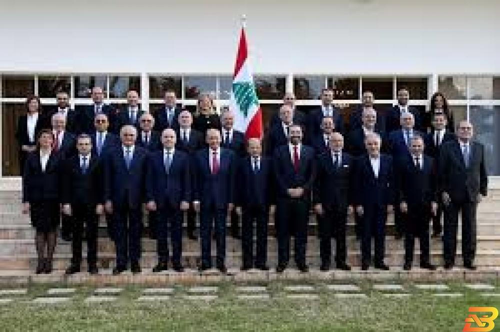 صورة جماعية للحكومة اللبنانية التقطت يوم الثاني من فبراير شباط 2019. صورة لرويترز البنك الدولي: الإصلاحات الاقتصادية في لبنان لا ترتقي للمستوى المرتقب