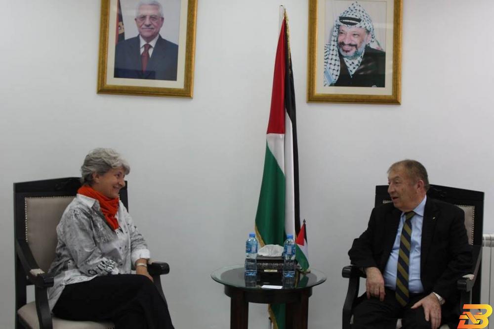 جانب من الاجتماع وزير الاقتصاد والوكالة الفرنسية يبحثان سبل دعم الصناعة الفلسطينية