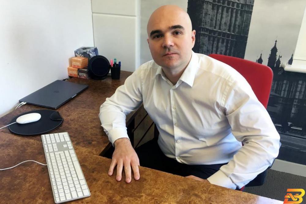 فيكتور بروكوبينيا رائد أعمال ومستثمر في تكنولوجيا الاتصالات من روسيا البيضاء خلال مقابلة مع رويترز في مكتبه في العاصمة البريطانية لندن يوم 15 يوليو تموز 2019. تصوير: توماس ولسون - رويترز من روسيا البيضاء إلى البحرين.. طموحات كبرى في عالم العملات المشفرة