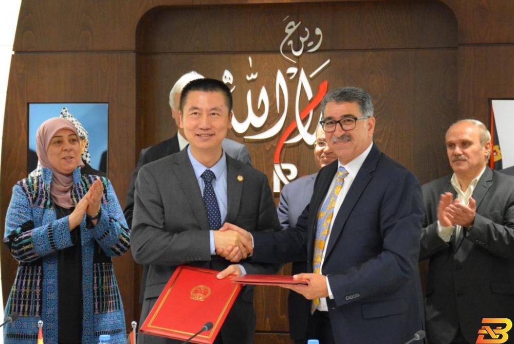 بلدية رام الله توقع اتفاقية انشاء مدرسة ثانوية بتمويل من الحكومة الصينية