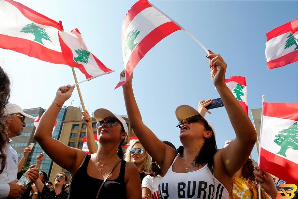 جانب من التظاهرات في لبنان-تصوير رويترز ووكالات المتظاهرون يتدفقون على شوارع لبنان لليوم الثالث، صور