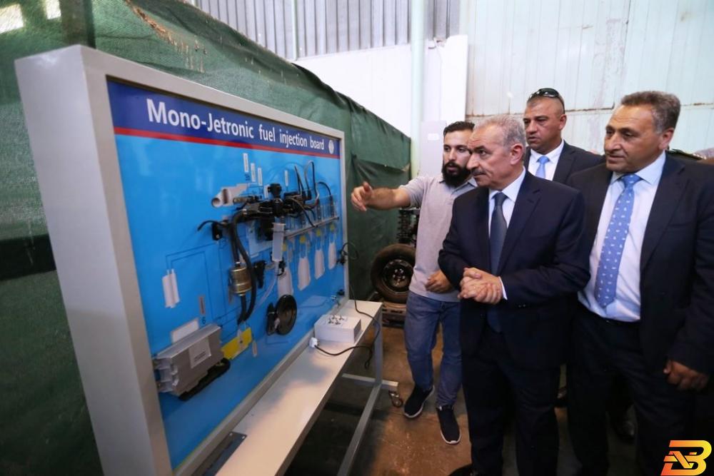 رئيس الوزراء يفتتح عددا من المشاريع في محافظة طولكرم
