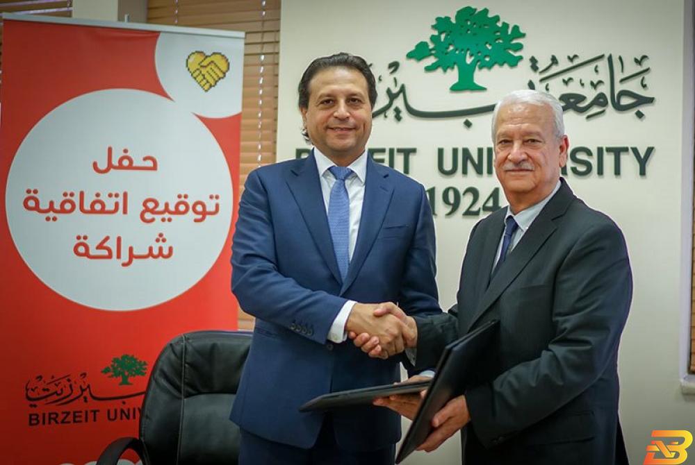 جانب من توقيع الاتفاقية Ooredoo وجامعة بيرزيت تجددان اتفاقية التعاون السنوية المشتركة
