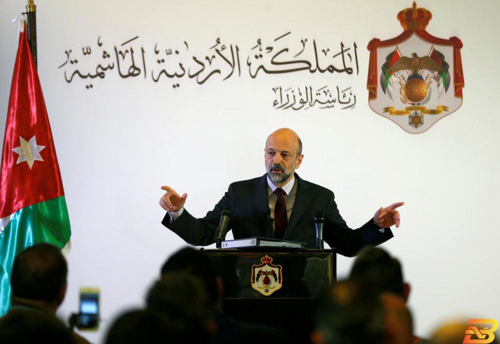رئيس الوزراء الأردني عمر الرزاز خلال مؤتمر صحفي في عمان يوم 9 ابريل نيسان 2019. تصوير: محمد حامد - رويترز. حكومة الأردن تقدم استقالتها تمهيدا لتعديل وزاري